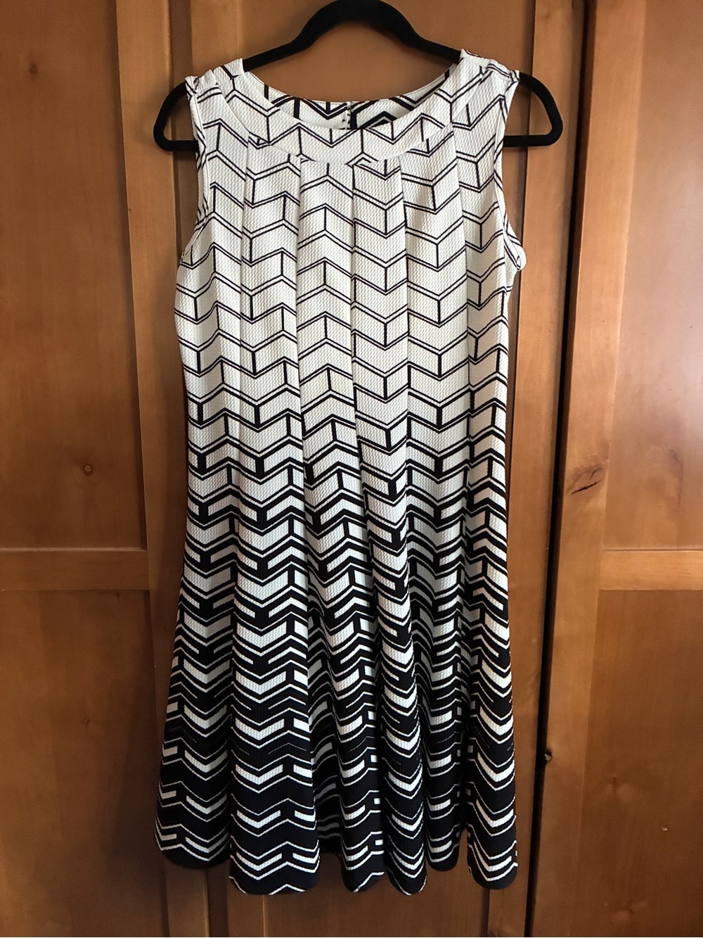 Haani Black and White Chevron Midi Dress #113